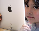小心寶寶玩iPad  他們會網購發帖傳照片