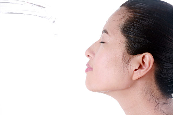 清潔是皮膚護理的第一步。(攝影:zhu difeng/Fotolia) 清潔是皮膚護理的第一步。(攝影:zhu difeng/Fotolia)