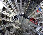 德國大眾汽車公司沃爾夫斯堡工廠的停車塔。(Alexander Koerner/Getty Images)