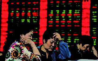 中国股市岁末下跌 经历动荡一年