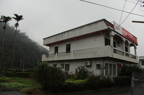 「吳師傅烘焙工坊」,自創「白鵝山腳」品牌。(謝月琴/大紀元) 「吳師傅烘焙工坊」,自創「白鵝山腳」品牌。(謝月琴/大紀元)