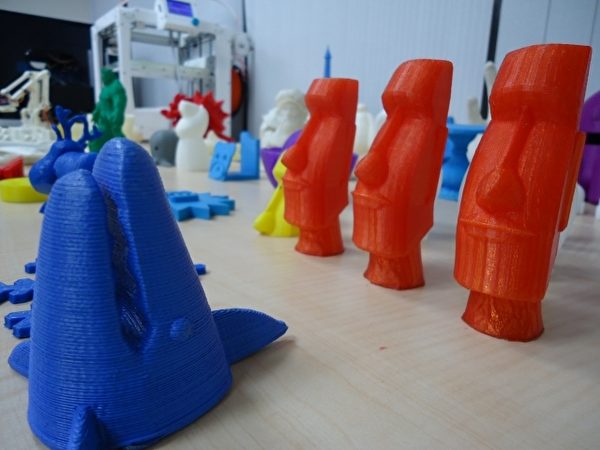 3D列印的零件也可以做成时下最夯的多轴飞行器。(林宝云/大纪元) 3D列印的零件也可以做成时下最夯的多轴飞行器。(林宝云/大纪元)