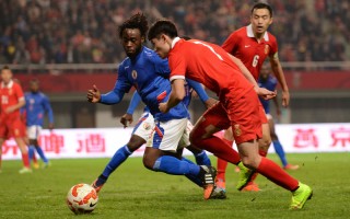 中国国家足球队拟收外籍球员 网上沸腾