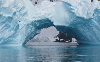 南极冰川下发现世界上最深的陆地峡谷