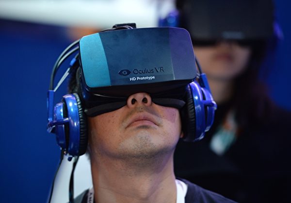 Oculus VR的穿戴式头套。(ROBYN BECK/AFP/Getty Images) Oculus VR的穿戴式头套。(ROBYN BECK/AFP/Getty Images)