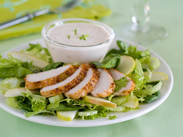 雞肉、芹菜和蘋果沙拉是相當理想的午餐。(Fotolia) 雞肉、芹菜和蘋果沙拉是相當理想的午餐。(Fotolia)