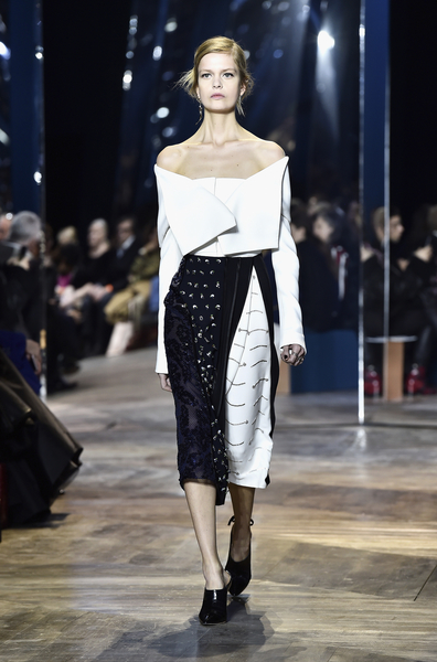 迪奥(Dior)-2016年巴黎春夏高级定制时装周(Pascal Le Segretain/Getty Images) 迪奥(Dior)-2016年巴黎春夏高级定制时装周(Pascal Le Segretain/Getty Images)