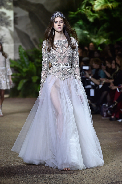 艾利.萨博(Elie Saab)-2016年巴黎春夏高级定制时装周(Pascal Le Segretain/Getty Images) 艾利.萨博(Elie Saab)-2016年巴黎春夏高级定制时装周(Pascal Le Segretain/Getty Images)