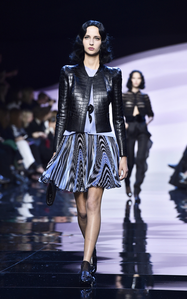 阿玛尼(Armani Privé)-2016年巴黎春夏高级定制时装周(Pascal Le Segretain/Getty Images) 阿玛尼(Armani Privé)-2016年巴黎春夏高级定制时装周(Pascal Le Segretain/Getty Images)