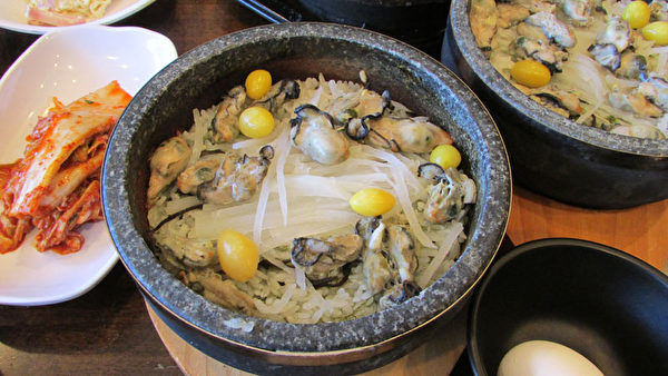 牡蛎石锅拌饭。(大纪元图片) 牡蛎石锅拌饭。(大纪元图片)