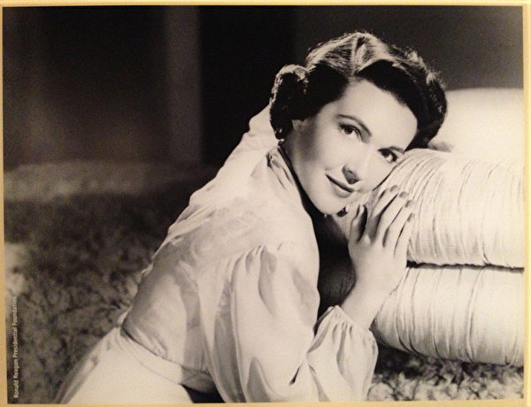 雷根總統夫人南希·戴維斯 (Nancy Davis Reagan)。(攝影:Juliet Zhu/大紀元,來源:Ronald Reagan Presidential Library) 雷根總統夫人南希·戴維斯 (Nancy Davis Reagan)。(攝影:Juliet Zhu/大紀元,來源:Ronald Reagan Presidential Library)
