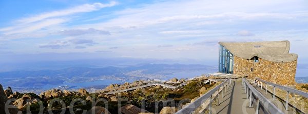 威灵顿山上的室内观景台(华苜/大纪元) 威灵顿山上的室内观景台(华苜/大纪元)