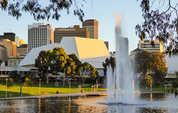 2016年2月9日,神韻世界藝術團在阿德萊德節日劇院(Adelaide Festival Centre)演出兩場。圖為阿德萊德節日劇院。(史迪/大紀元) 2016年2月9日,神韻世界藝術團在阿德萊德節日劇院(Adelaide Festival Centre)演出兩場。圖為阿德萊德節日劇院。(史迪/大紀元)