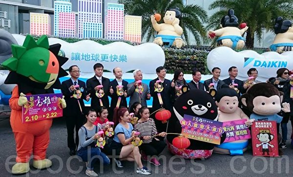 高雄萬人提燈大遊行各行各業及表演團體熱烈參與,陣容浩大。(方金媛/大紀元) 高雄萬人提燈大遊行各行各業及表演團體熱烈參與,陣容浩大。(方金媛/大紀元)