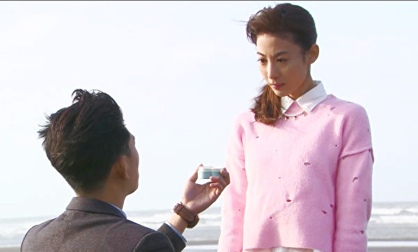 《幸福不二家》主演曾少宗与大久保麻梨子,日前拍摄一场海边求婚戏。(台视提供) 《幸福不二家》主演曾少宗与大久保麻梨子,日前拍摄一场海边求婚戏。(台视提供)