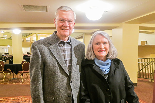Michael Patsy和太太Patsy观赏了神韵巡回艺术团2月20日下午在美国威斯康星州密尔沃基市剧院的第一场演出。（唐明镜／大纪元）