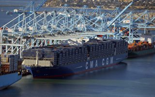 巨无霸型货柜船回访美国加州奥克兰港