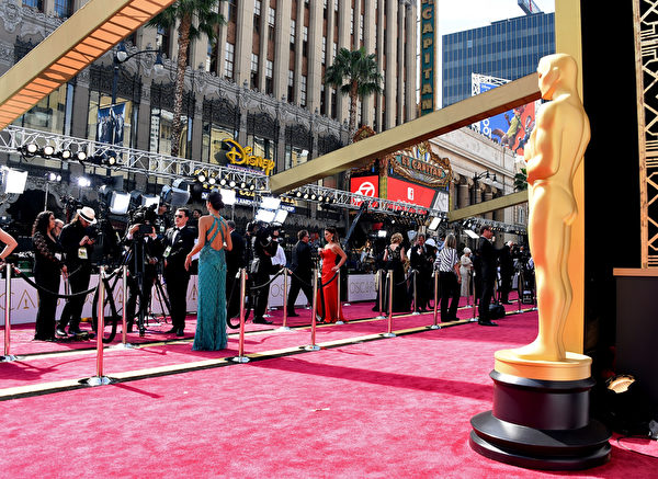 2016年2月28日，第88届奥斯卡颁奖礼在好莱坞杜比剧院拉开帷幕众星步上红毯。(Jason Merritt/Getty Images)