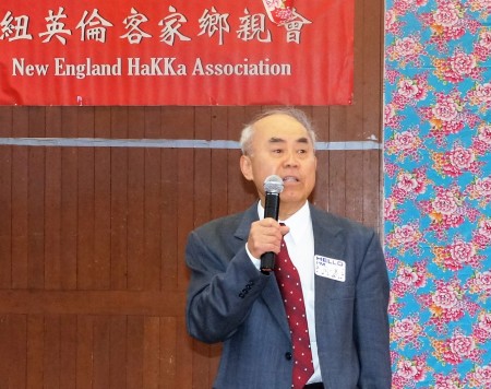 紐英倫客家鄉親會會長周一男致辭。(貝拉/大紀元)