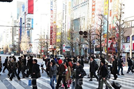 秋葉原電器街購物顧客湧動。(盧勇/大紀元) 秋葉原電器街購物顧客湧動。(盧勇/大紀元)
