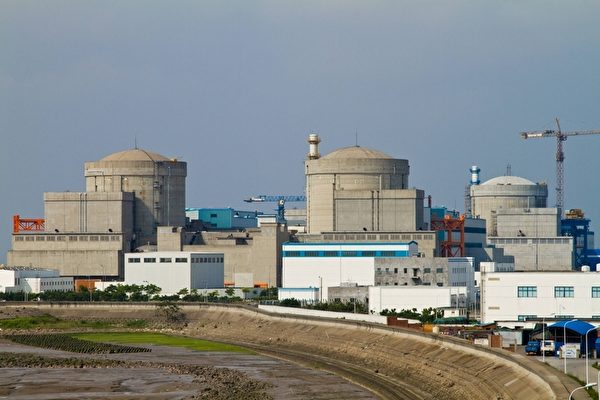 遏制排放量和减少阴霾的渴望促使当局快速修建核电厂。中国有31座核反应堆投入运营，还有另外24座正在建设中。（图片来源：STR／AFP）