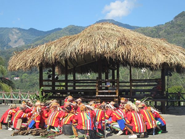 桃园原乡赏樱知性之旅游“赏樱花”、“探索原乡之美”。(高市观光局提供) 桃园原乡赏樱知性之旅游“赏樱花”、“探索原乡之美”。(高市观光局提供)