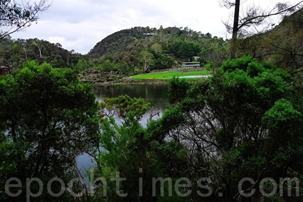 朗瑟斯顿以西的奔流峡谷(Cataract Gorge),幽靜的山谷就是一座大公園(華苜/大紀元) 朗瑟斯顿以西的奔流峡谷(Cataract Gorge),幽靜的山谷就是一座大公園(華苜/大紀元)
