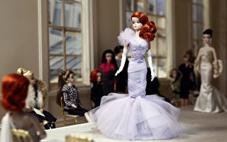 组图：芭比娃娃百变造型亮相巴黎时装周