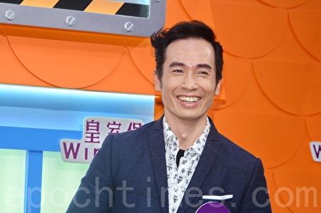 陳豪談到太太陳茵媺的預產期於5月中,他說:「無論仔女都會錫,三個夠晒數啦。」(宋祥龍/大紀元) 陳豪談到太太陳茵媺的預產期於5月中,他說:「無論仔女都會錫,三個夠晒數啦。」(宋祥龍/大紀元)