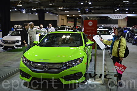 2016年3月9日-13日,卡爾加里國際汽車展在BMO中心舉辦。圖為Honda Civic Coupe。(黃鐘樂/大紀元) 2016年3月9日-13日,卡爾加里國際汽車展在BMO中心舉辦。圖為Honda Civic Coupe。(黃鐘樂/大紀元)