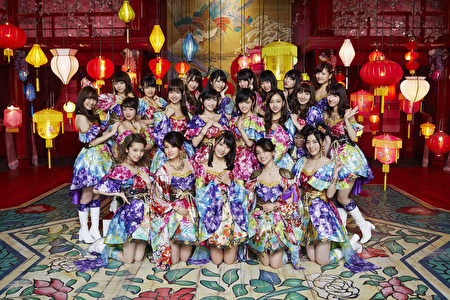 庆祝AKB48十周年最新单曲《你就是旋律》,更邀来家族成员共同助阵。(华纳提供) 庆祝AKB48十周年最新单曲《你就是旋律》,更邀来家族成员共同助阵。(华纳提供)