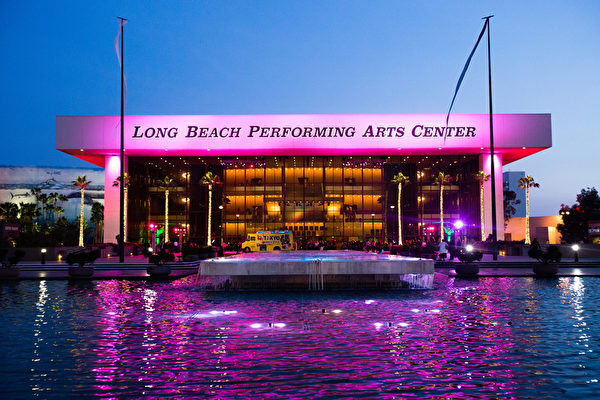 3月19日，神韵纽约艺术团在加州长滩市艺术中心举行了在当地的首场演出。（季媛／大纪元）