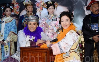 演員楊怡和郭晉安28日在荃灣出席無綫活動宣傳新劇《末代御醫》。（宋祥龍／大紀元）