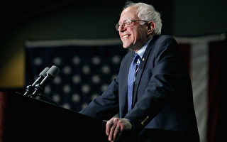 美國民主黨總統參選人桑德斯3月15日在亞利桑那州的競選集會上發言。  (Ralph Freso/Getty Images)