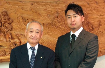 日本升康力公司社長中山哲明(左) 與 升康力美國公司總裁中山太(右) 。(升康力公司提供)