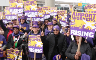 全美机场工人罢工 浪潮蔓延至纽约