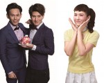 魏如昀(右)和來自大馬的男團FS(Fuying&Sam)為超商代言銷售活動。(統一超商提供/大紀元合成)