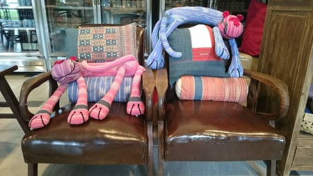 Chimmuwa 手織品公益義賣活動展售邊境婦女團體的各式手工藝品。(方金媛/大紀元)