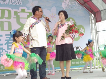 诏安客律动坊用客语吟诵诗歌。(廖素贞/大纪元)