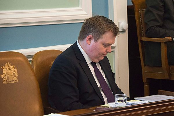 因巴拿馬密件而陷入政治危機的冰島總理貢勞格松（Sigmundur Gunnlaugsson）4月5日被迫辭職。(HALLDOR KOLBEINS/AFP/Getty Images)