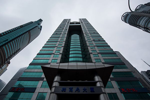 处于巴拿马文件风暴中心的莫萨克·冯赛卡律师事务所在上海设有办公室，位于招商局大厦内。 ( JOHANNES EISELE/AFP/Getty Images)
