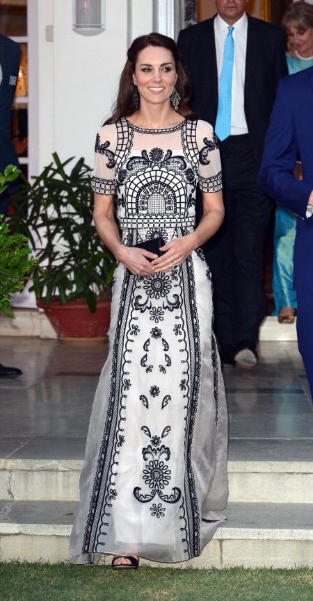 周一，凯特王妃在新德里参加庆祝女王90大寿的聚会。 （Getty Images)