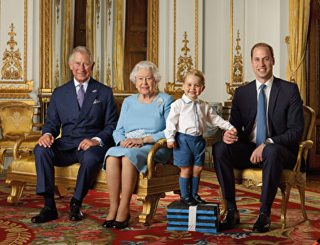 4月20日英國女王和夫君愛丁堡公爵參觀英國皇家郵政。(Ranald Mackechnie/Royal Mail/Getty Images)