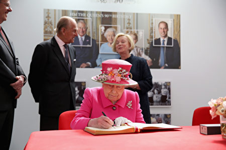 WINDSOR, ENGLAND - APRIL 20: Queen Elizabeth II and Prince Philip, Duke of Edinburgh visit the Queen Elizabeth II delivery office in Windsor with Prince Philip, Duke of Edinburgh on April 20, 2016 in Windsor, England. The visit marks the 500th Anniversary of the Royal Mail delivery service. The Queen and Duke of Edinburgh are carrying out engagements in Windsor ahead of the Queen's 90th Birthday tommorow. (Photo by Chris Jackson - WPA Pool/Getty Images)
