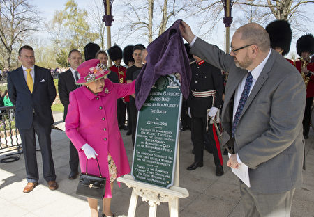 WINDSOR, ENGLAND - APRIL 20: Queen Elizabeth II officially opens the Alexandra bandstand on April 20, 2016 in Windsor, England. Her Majesty viewed an exhibition about the Bandstand and met children from the six schools involved in designing the bandstand's commemorative plaques. The Queen and Duke of Edinburgh are carrying out engagements in Windsor ahead of the Queen's 90th Birthday tommorow. (Photo by Arthur Edwards - WPA Pool/Getty Images)