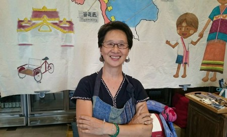 Chimmuwa 手織品創辦人林良恕希望透過義賣活動,將台灣民眾的善意,祝福泰緬邊境需要幫助的人。(方金媛/大紀元)