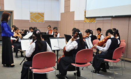 六家國小悠揚的弦樂團演奏。(賴月貴/大紀元)