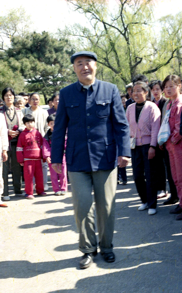 當場能走路的老人照片和妻子李鳳鳴感謝信（明慧網）