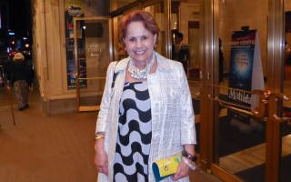 時裝設計師Lana Meumeyer也是匹茲堡歌劇院董事會成員。她表示，神韻給她的時裝設計提供了豐富的靈感。（良克霖／大紀元）