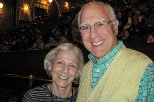 法律学教授Louis Swartz与太太Marsha都是音乐与艺术爱好者。夫妇两人5月11日晚看了神韵纽约艺术团在美国匹兹堡的演出后，赞赏演出美妙绝伦。（童云／大纪元）
